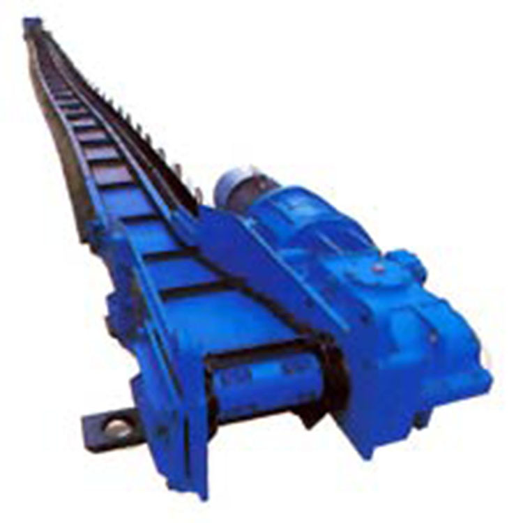 Why clean attachments on scraper conveyor belts