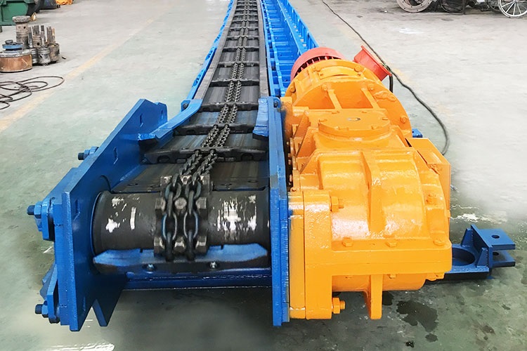 The uneven laying of the middle groove of the coal mining scraper conveyor will cause damage to the scraper