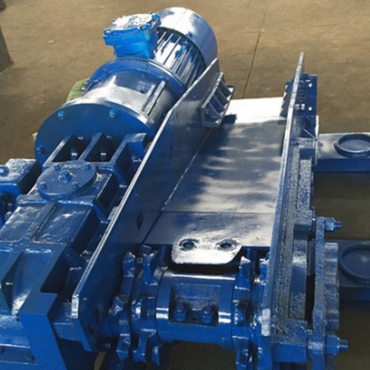The situation of welding casting grooves of chain scraper conveyor is different