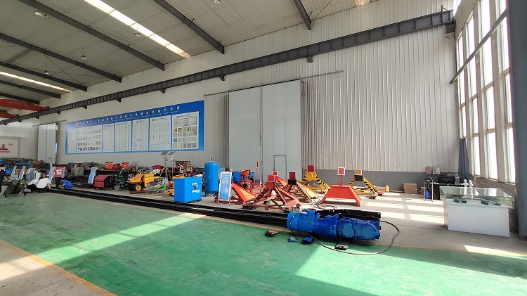 What are the precautions for the operation of the coal mining scraper conveyor?